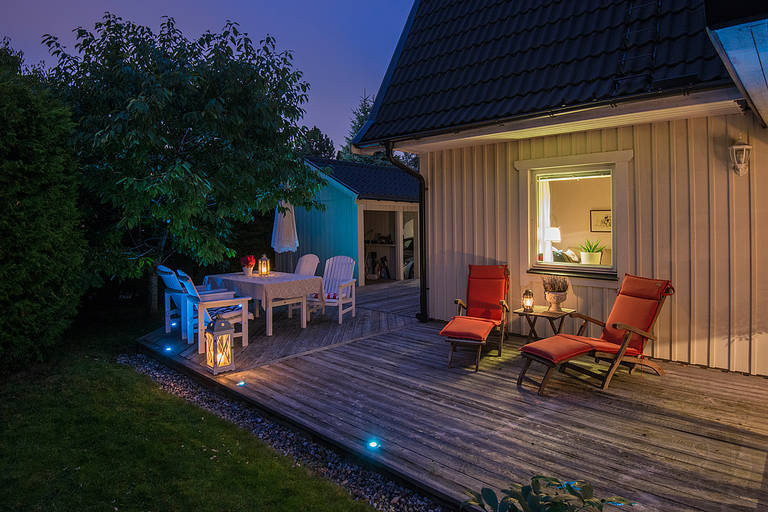 Klimatrenovering & tilläggsisolering fasad med träpanel radhus. Danderyd Djurholms Ösby